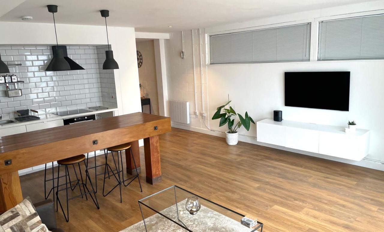 Spacious Industrial Style Apartment Londra Esterno foto